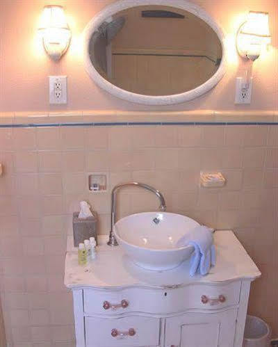 Ainsworth House Inn Luling Экстерьер фото